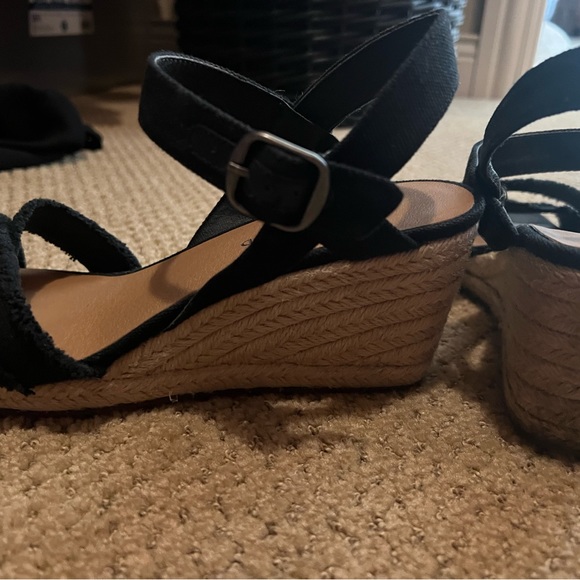 Women’s Wedge Sandals - Picture 4 of 4